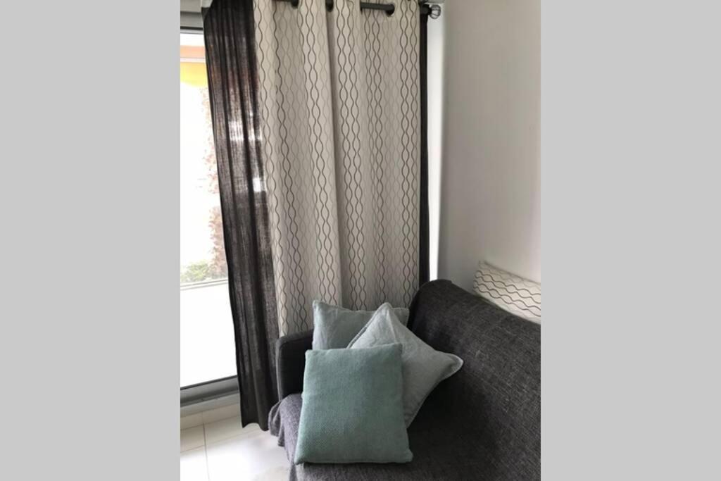 App Le Rocazur Avec Piscine Et Parking En Bord De Mer A 500M Du Centre Ville マントン エクステリア 写真