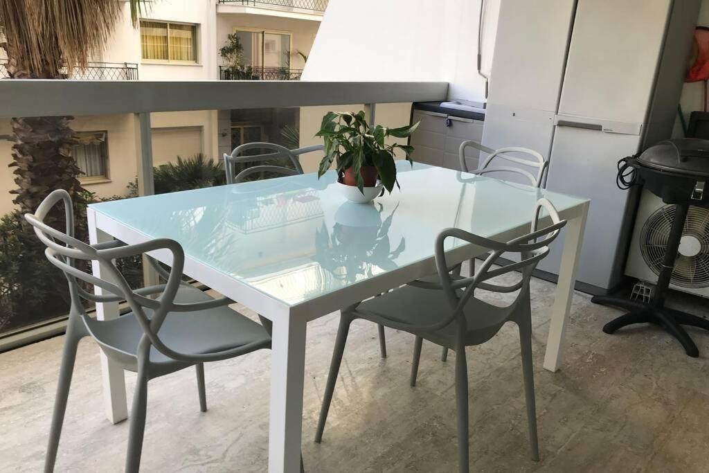 App Le Rocazur Avec Piscine Et Parking En Bord De Mer A 500M Du Centre Ville マントン エクステリア 写真
