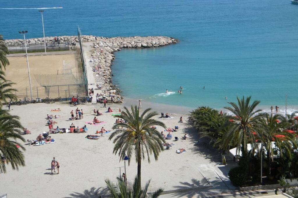 App Le Rocazur Avec Piscine Et Parking En Bord De Mer A 500M Du Centre Ville マントン エクステリア 写真