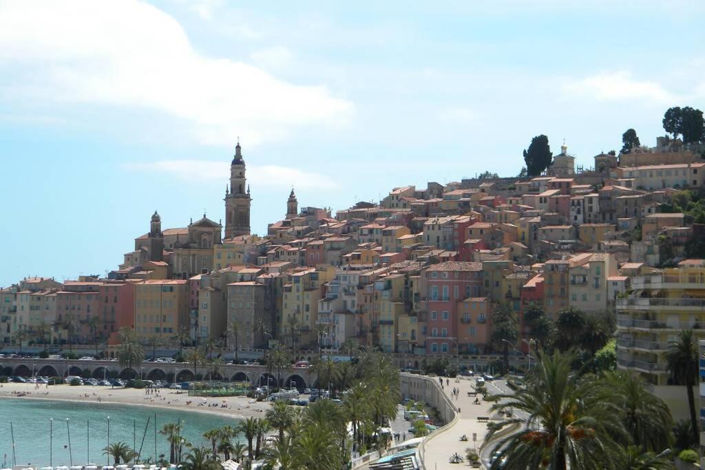 App Le Rocazur Avec Piscine Et Parking En Bord De Mer A 500M Du Centre Ville マントン エクステリア 写真